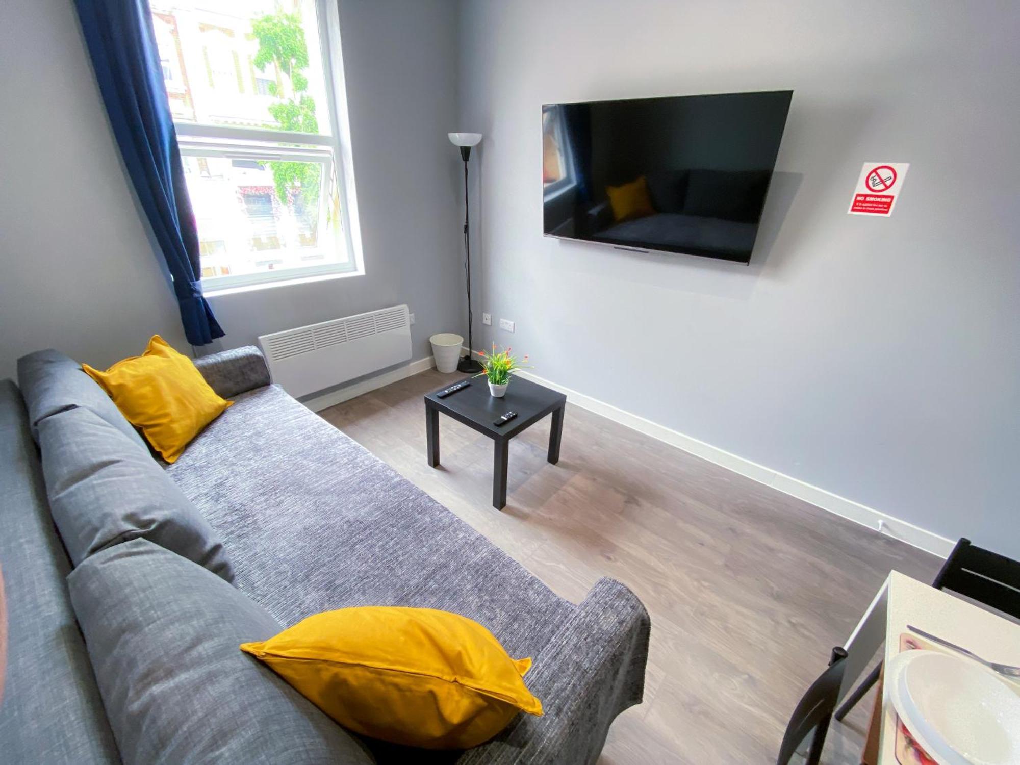 Modern 1 Bedroom Flat In Wood Green London Exterior foto