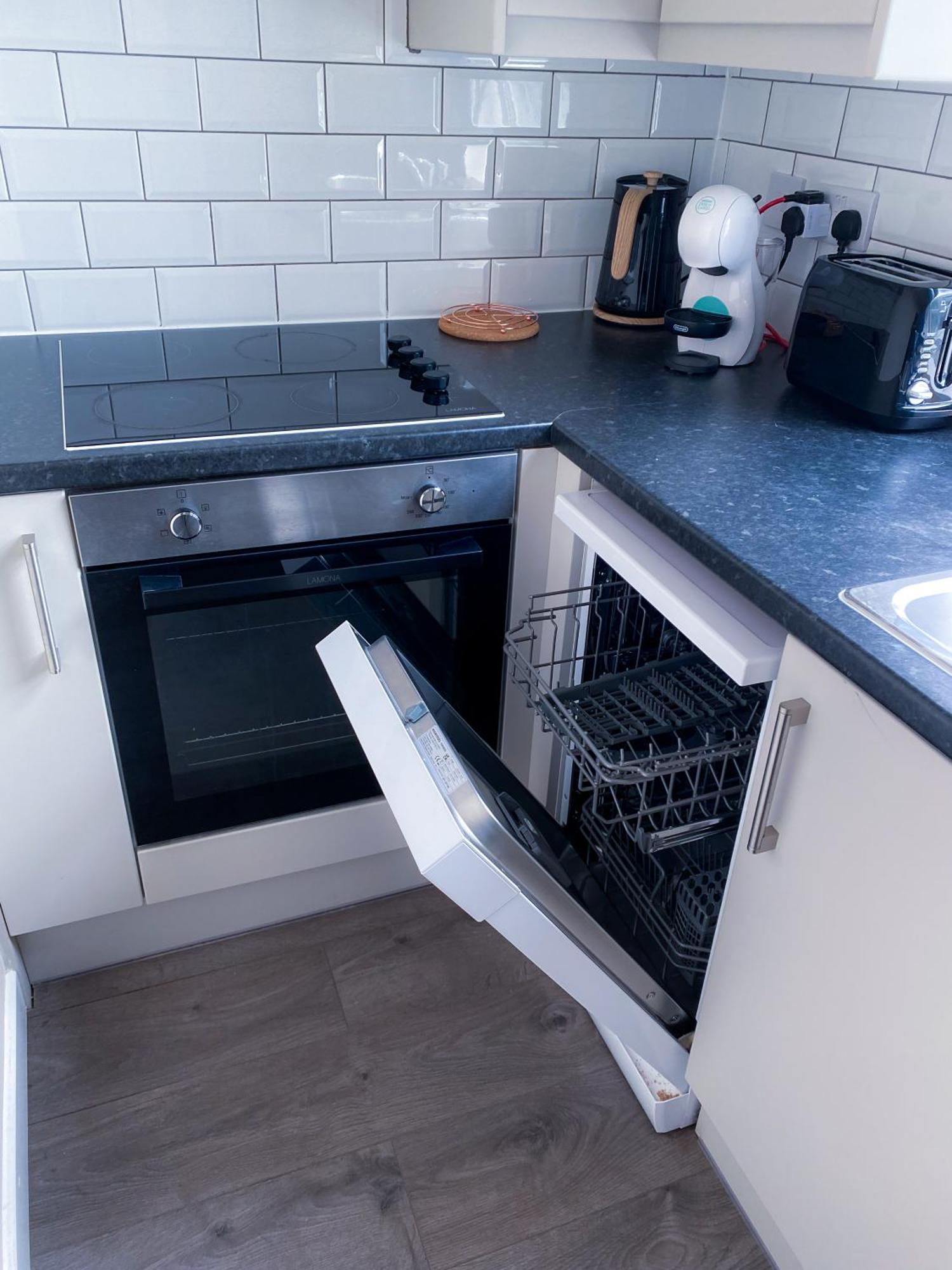 Modern 1 Bedroom Flat In Wood Green London Exterior foto